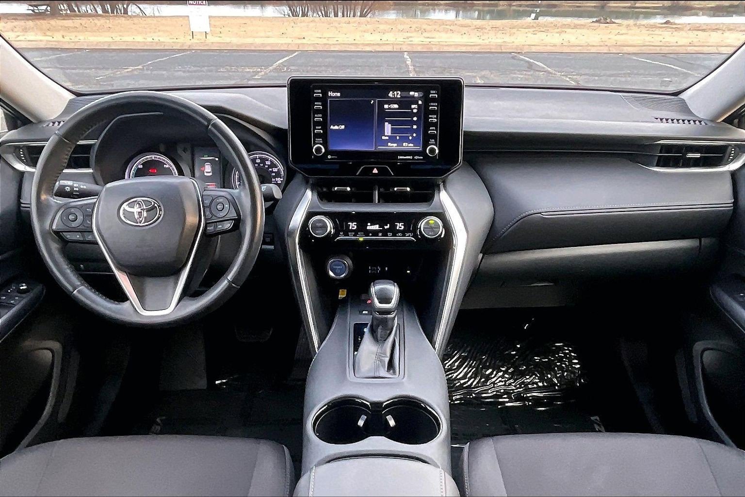 Used 2021 Toyota Venza LE image 12