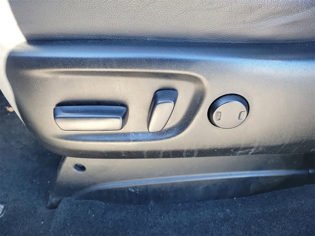 Used 2017 Toyota Sienna SE image 23