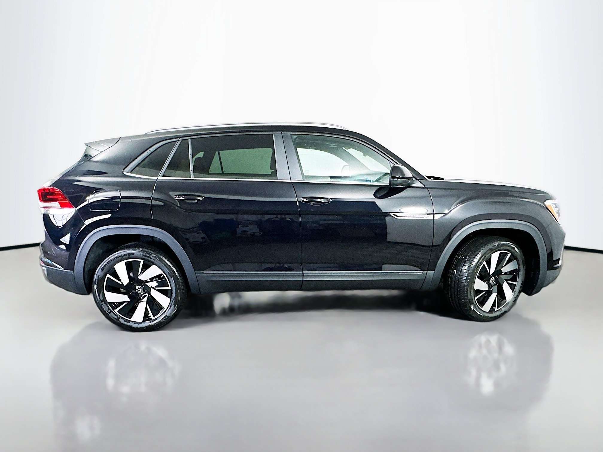 New 2026 Volkswagen Atlas Cross Sport SE image 8