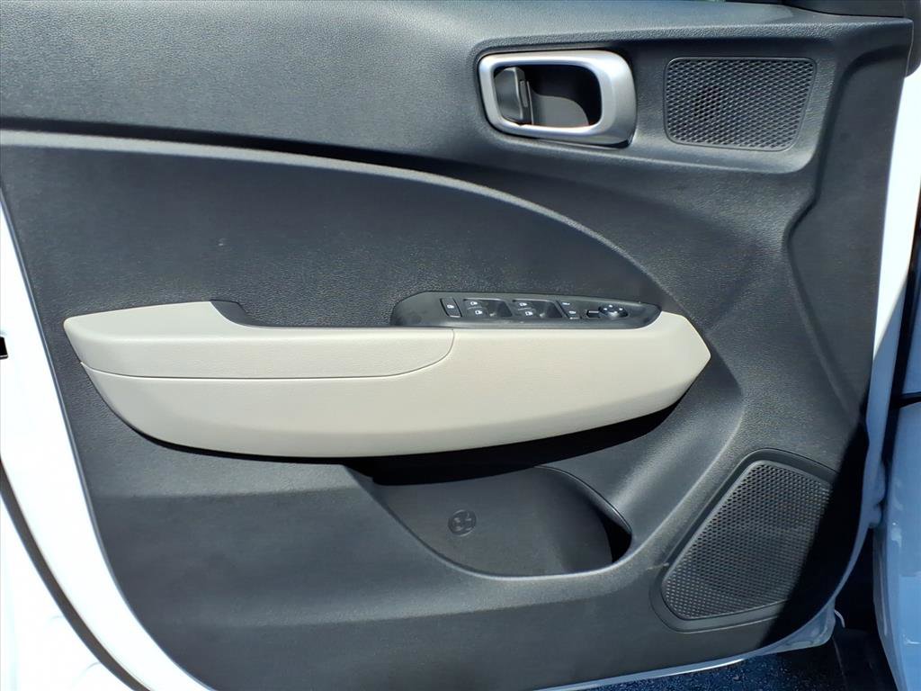 Used 2026 Hyundai Venue SEL image 15