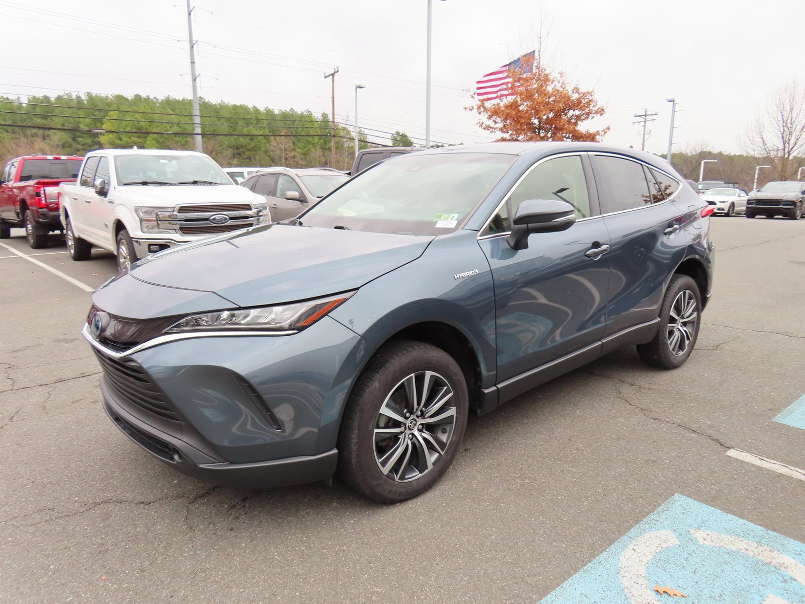 Used 2021 Toyota Venza LE w/ Carpet Mat Package (TMS) image 3