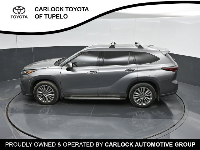 Used 2025 Toyota Highlander Platinum AWD/4WD image 54