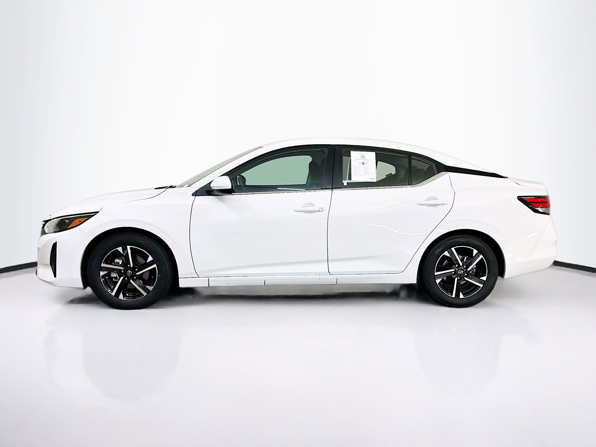 Used 2025 Nissan Sentra SV image 4