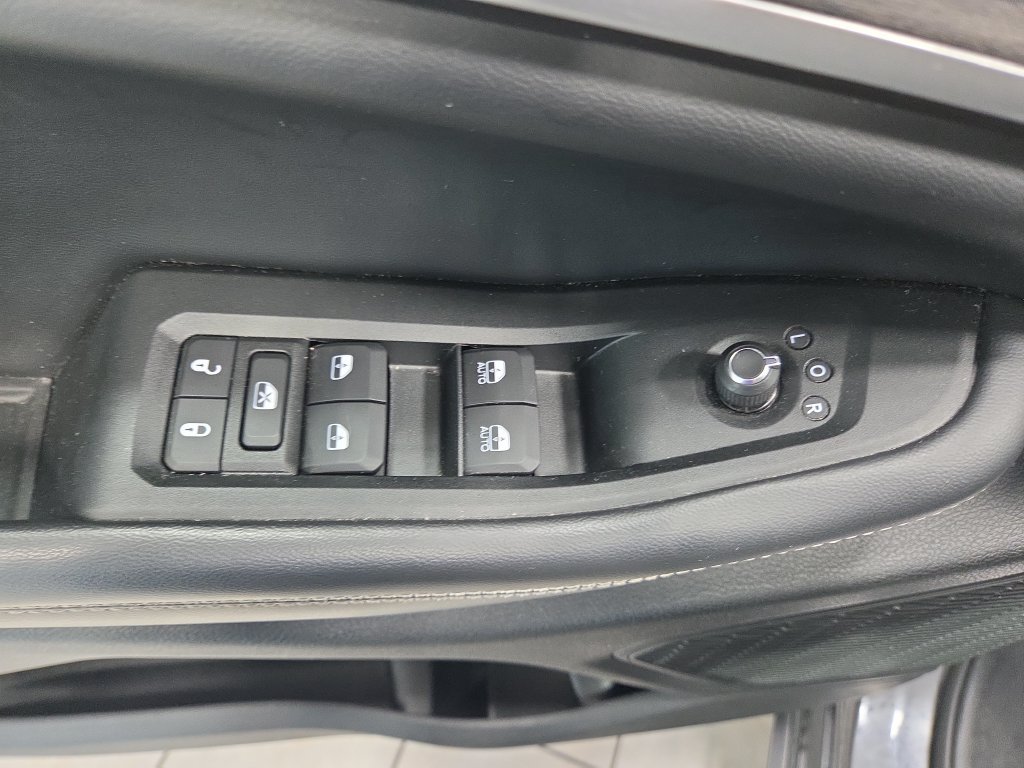 Used 2023 Jeep Grand Cherokee L Limited AWD/4WD image 31