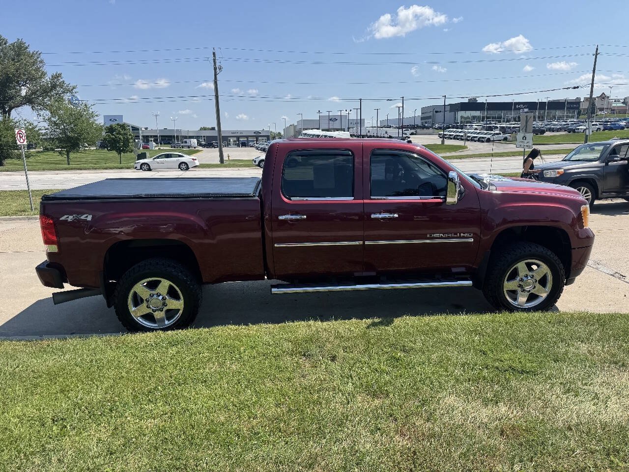 Used 2013 GMC Sierra 2500 Denali w/ Snow Plow Prep Package AWD/4WD image 6