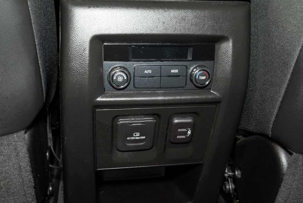 Used 2023 Chevrolet Traverse RS AWD/4WD image 28