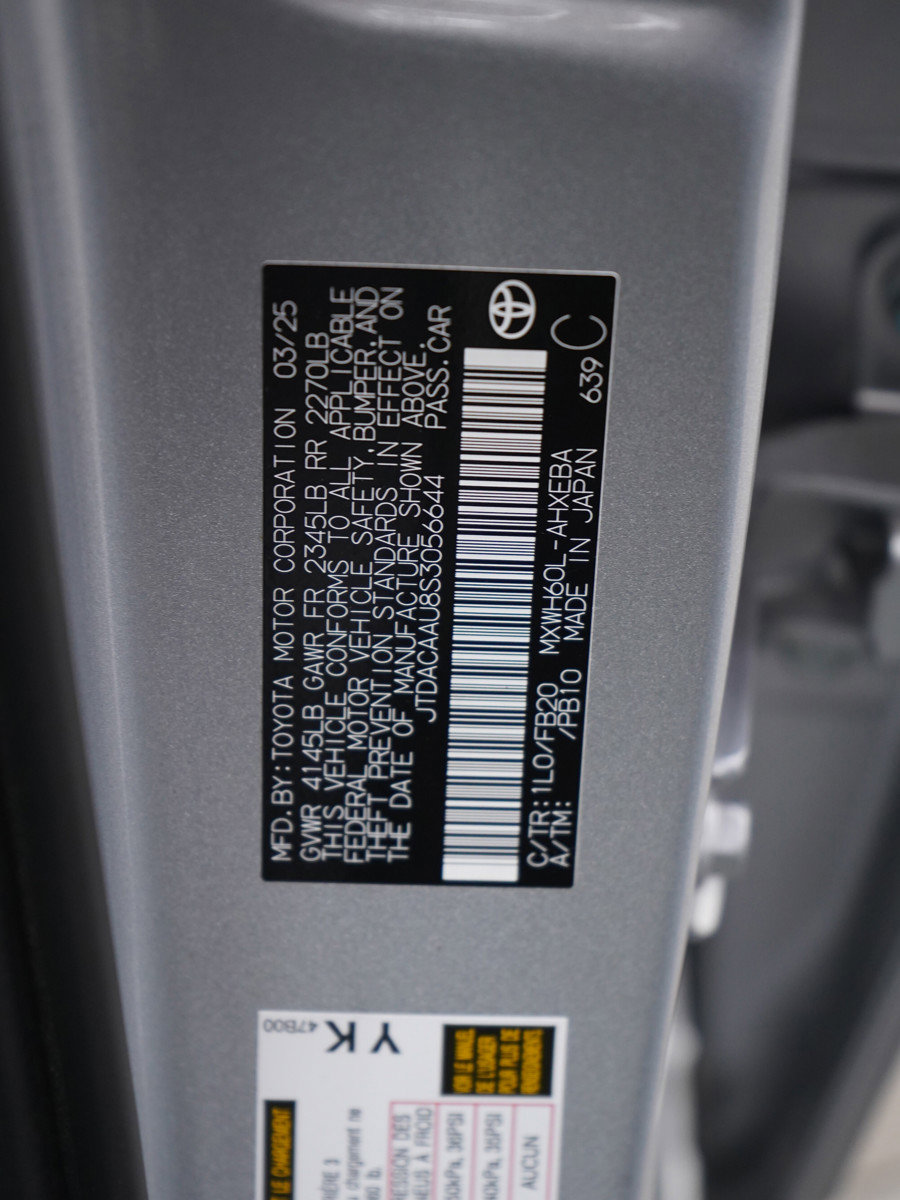 Used 2025 Toyota Prius LE image 28