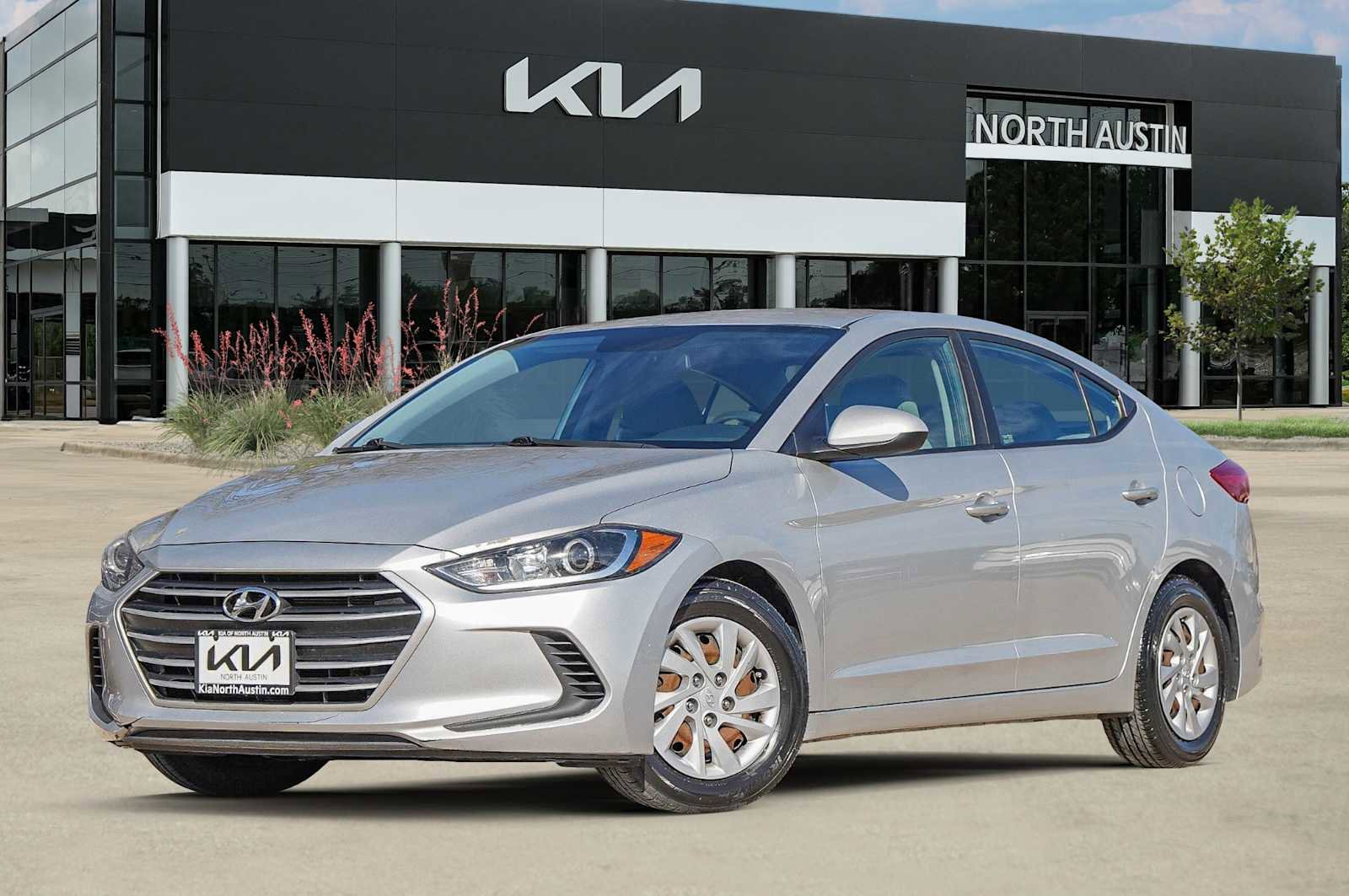 Used 2017 Hyundai Elantra SE image 1