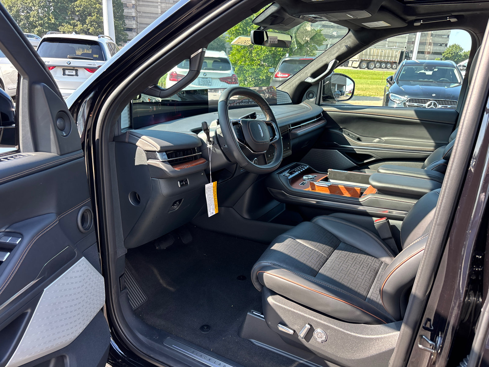 New 2027 Lincoln Navigator Black Label AWD/4WD image 24