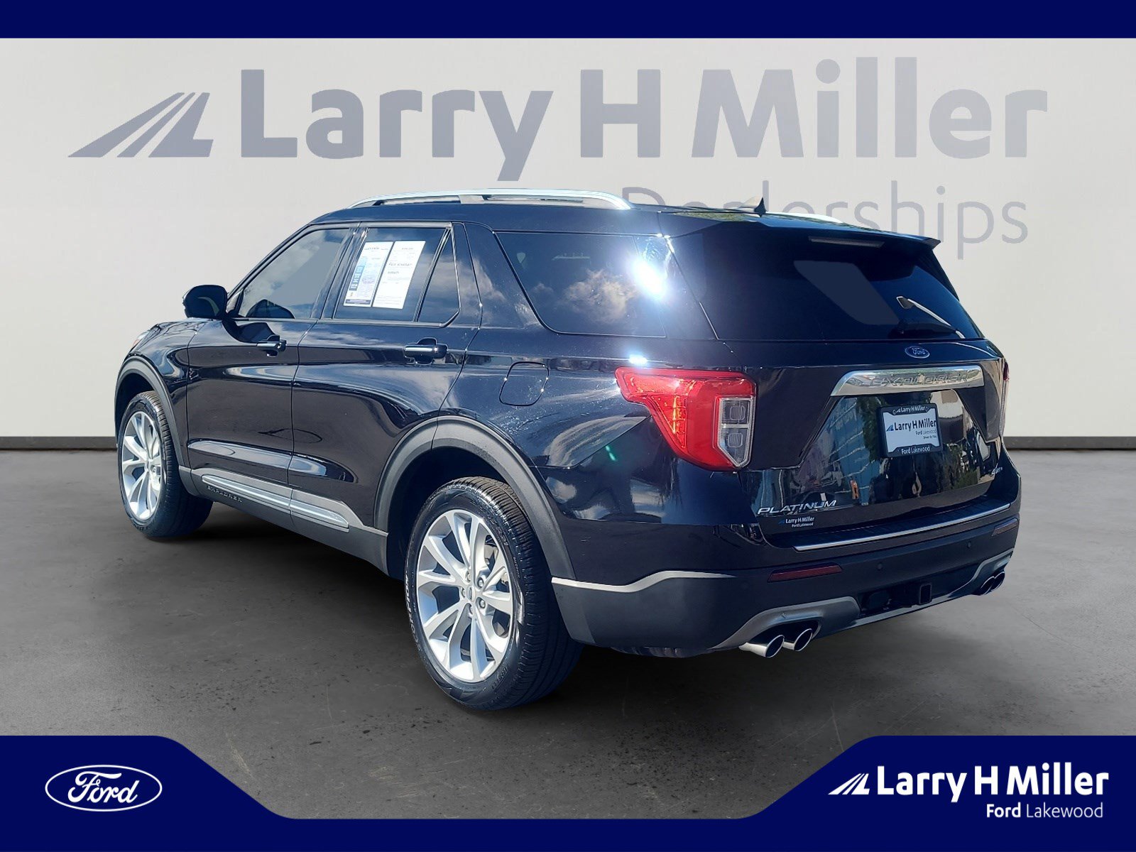 Used 2022 Ford Explorer Platinum w/ Equipment Group 601A image 3