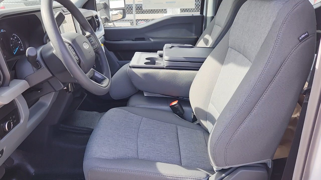 New 2025 Ford F550 4x4 Crew Cab image 17