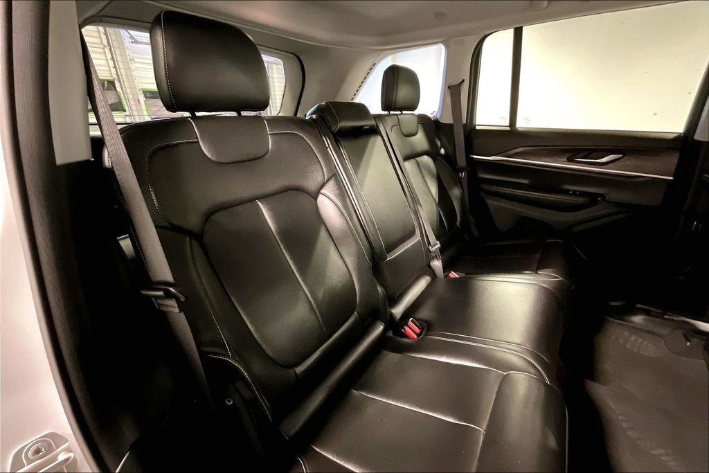Used 2023 Jeep Grand Cherokee Limited image 36