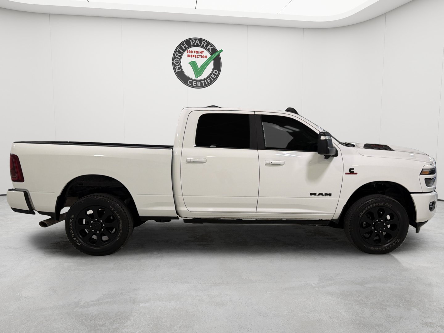 Used 2025 RAM 2500 Laramie AWD/4WD image 6