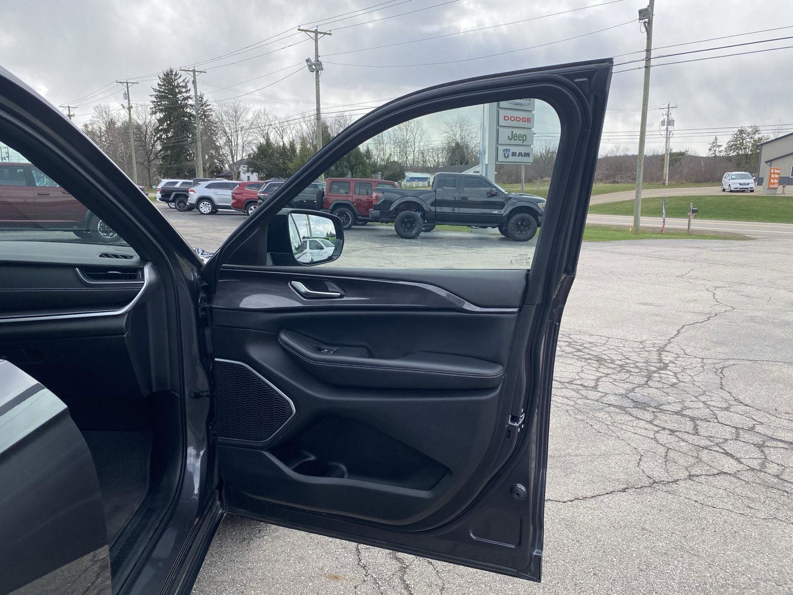 Used 2022 Jeep Grand Cherokee Altitude image 34