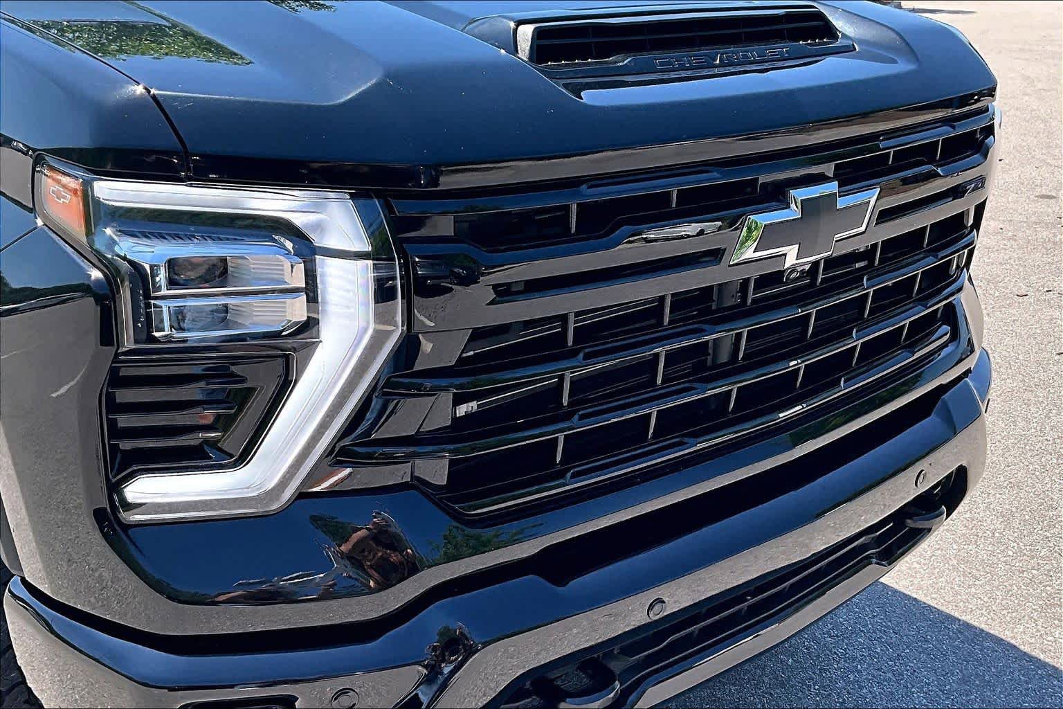 Used 2024 Chevrolet Silverado 2500 LTZ w/ LTZ Plus Package AWD/4WD image 31