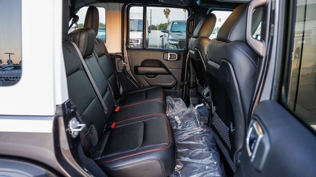 New 2026 Jeep Wrangler Unlimited Rubicon w/ Whitecap Package AWD/4WD image 20