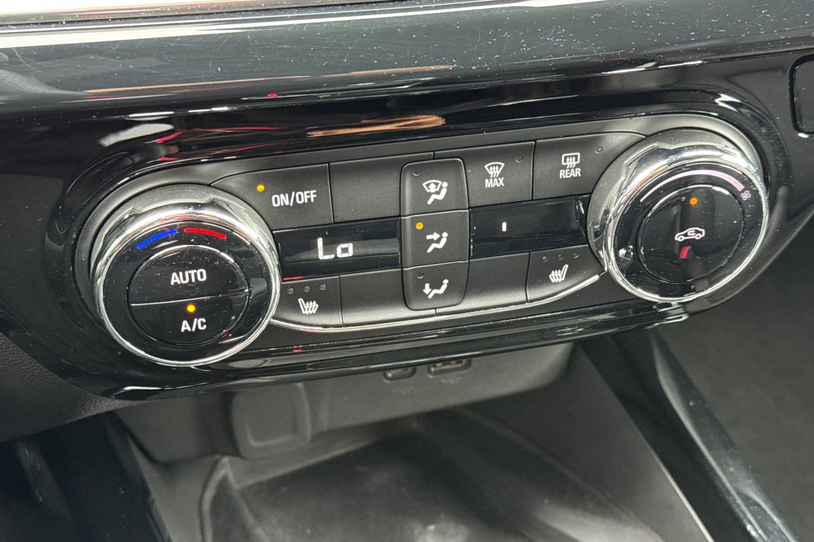 Used 2024 Chevrolet Trax RS w/ Sunroof Package image 21