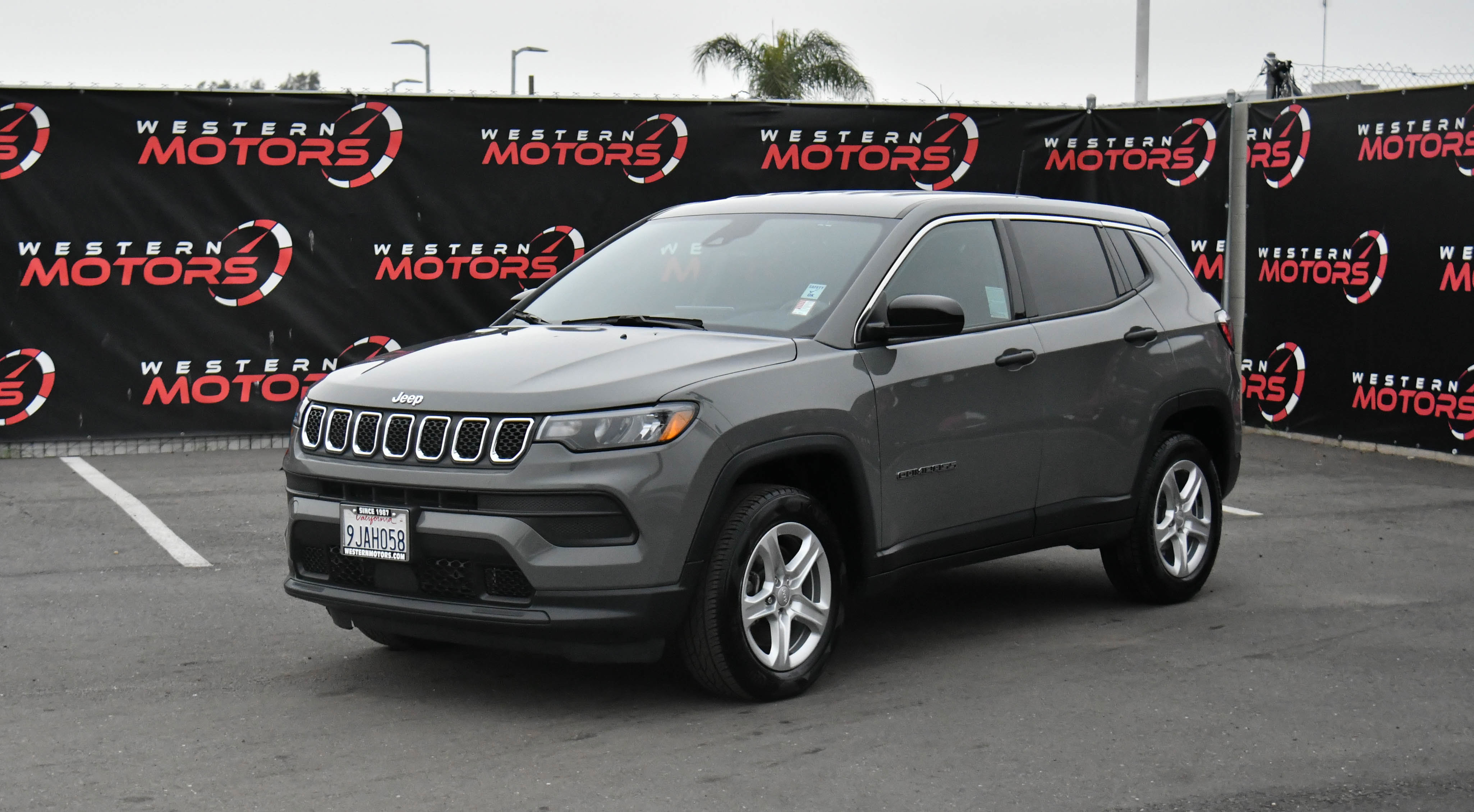 Used 2023 Jeep Compass Sport image 3