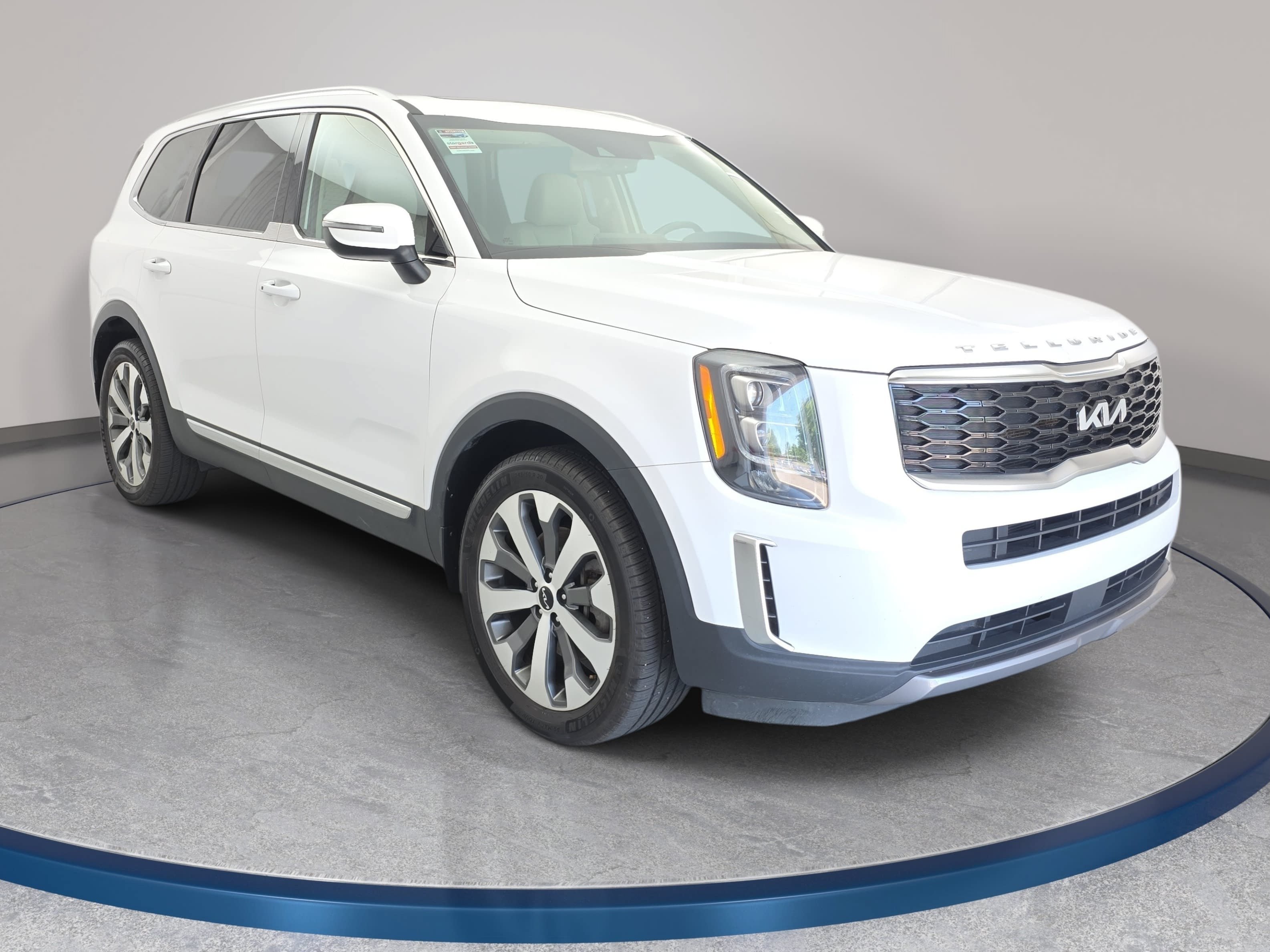 Used 2022 Kia Telluride EX w/ EX Premium Package AWD/4WD image 3