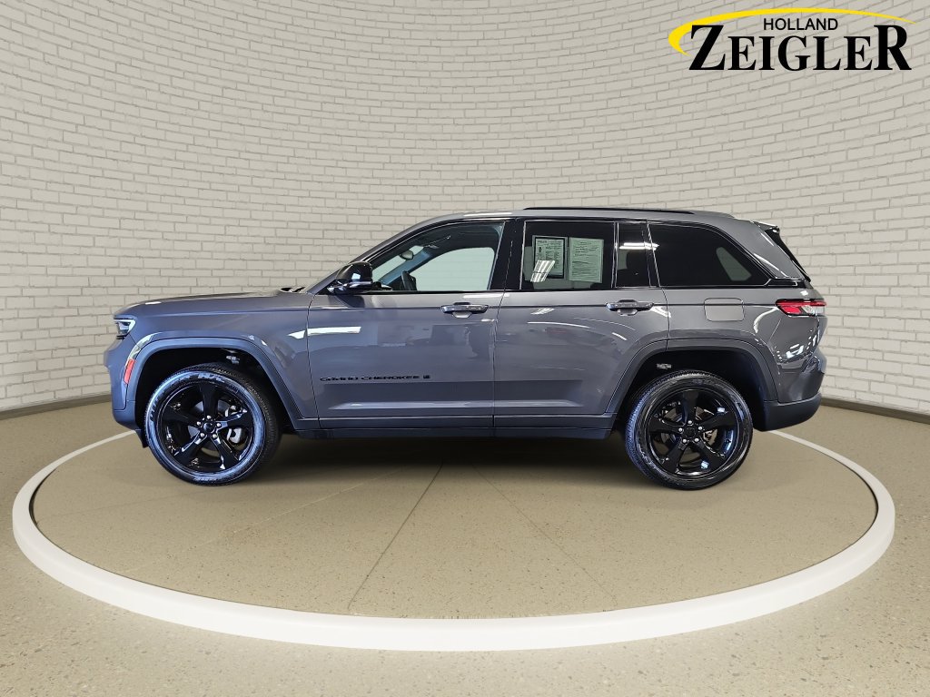 Used 2023 Jeep Grand Cherokee Altitude AWD/4WD image 8