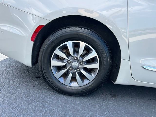 Used 2020 Chrysler Pacifica Touring-L Plus image 7