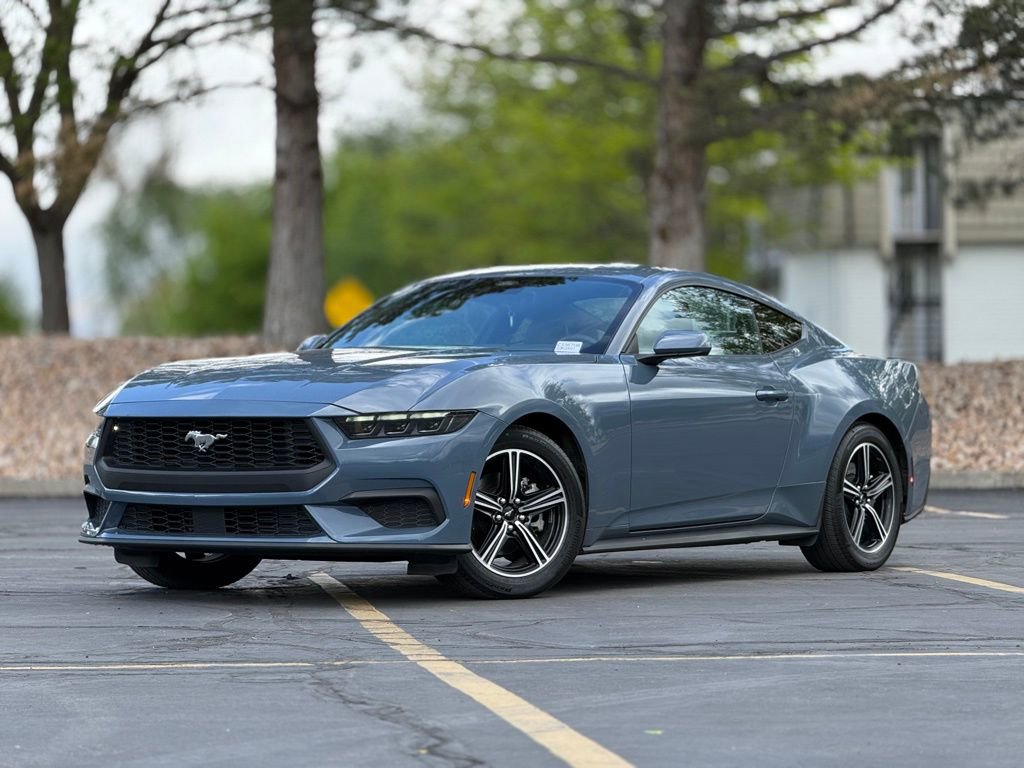 Used 2025 Ford Mustang Coupe RWD image 1