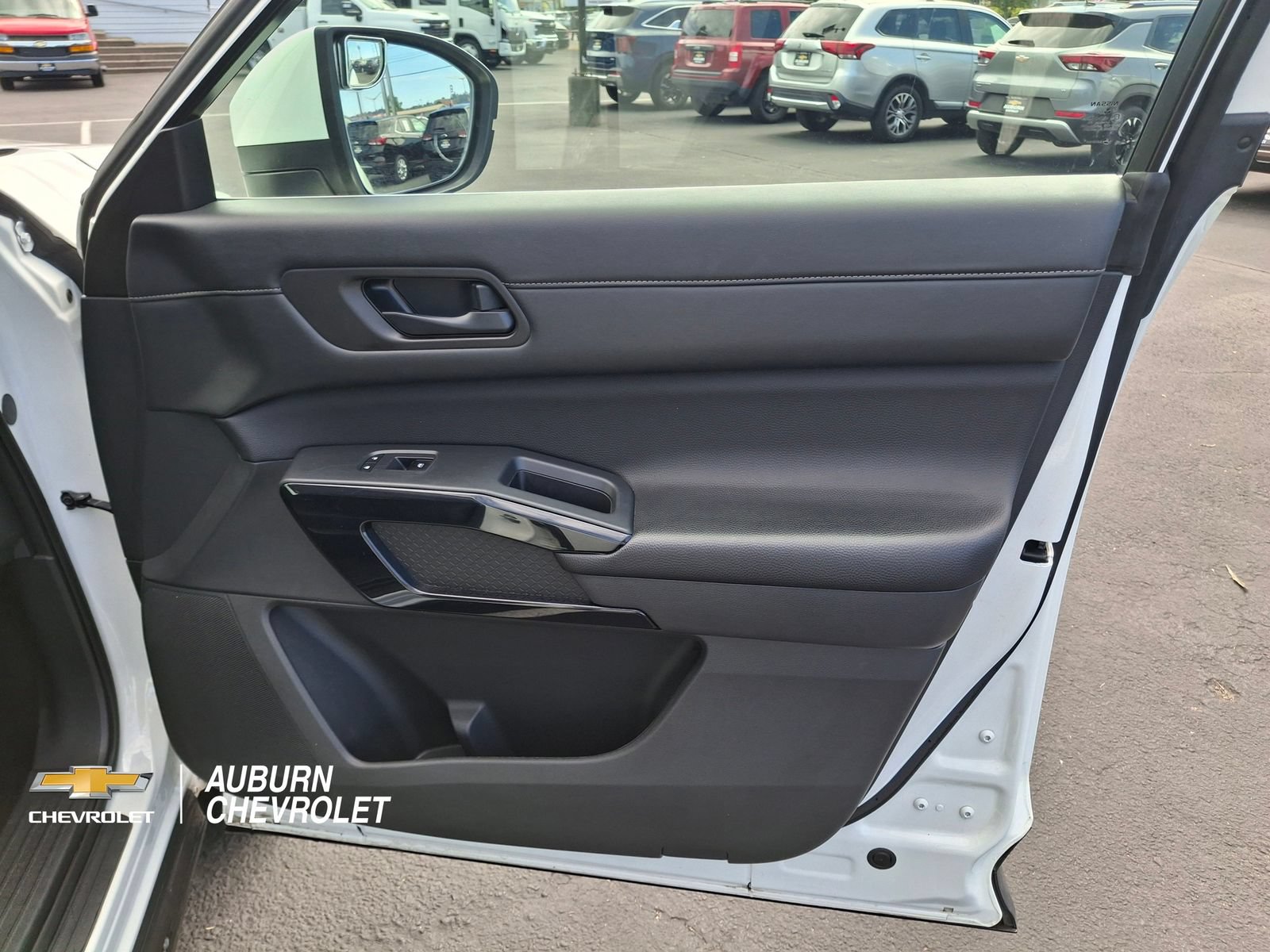 Used 2024 Nissan Pathfinder SV AWD/4WD image 19