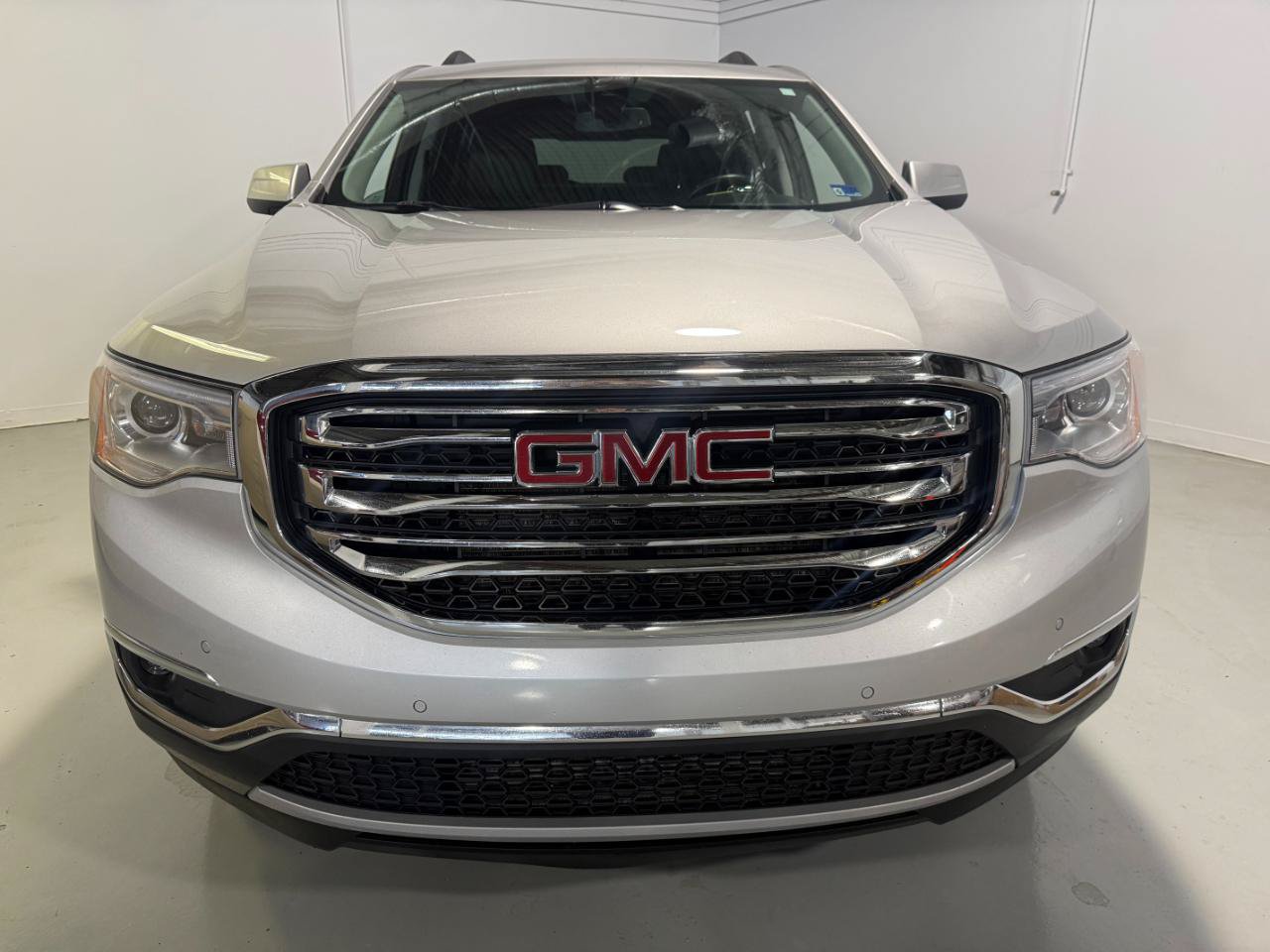 Used 2019 GMC Acadia SLT AWD/4WD image 2
