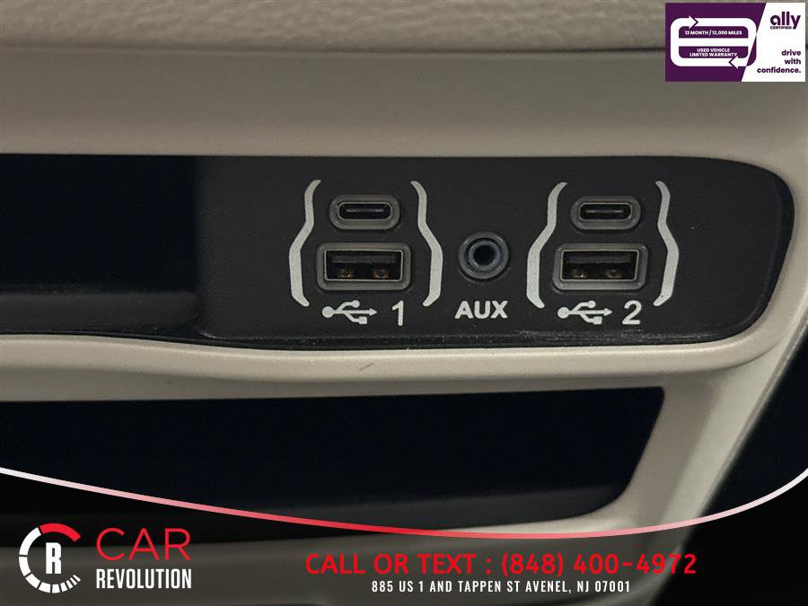 Used 2024 Chrysler Pacifica Limited FWD image 53