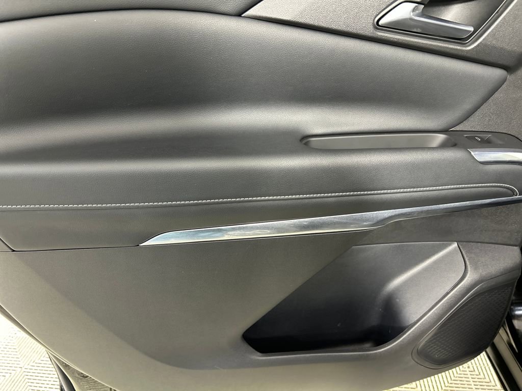 Used 2025 Chevrolet Traverse LT image 17