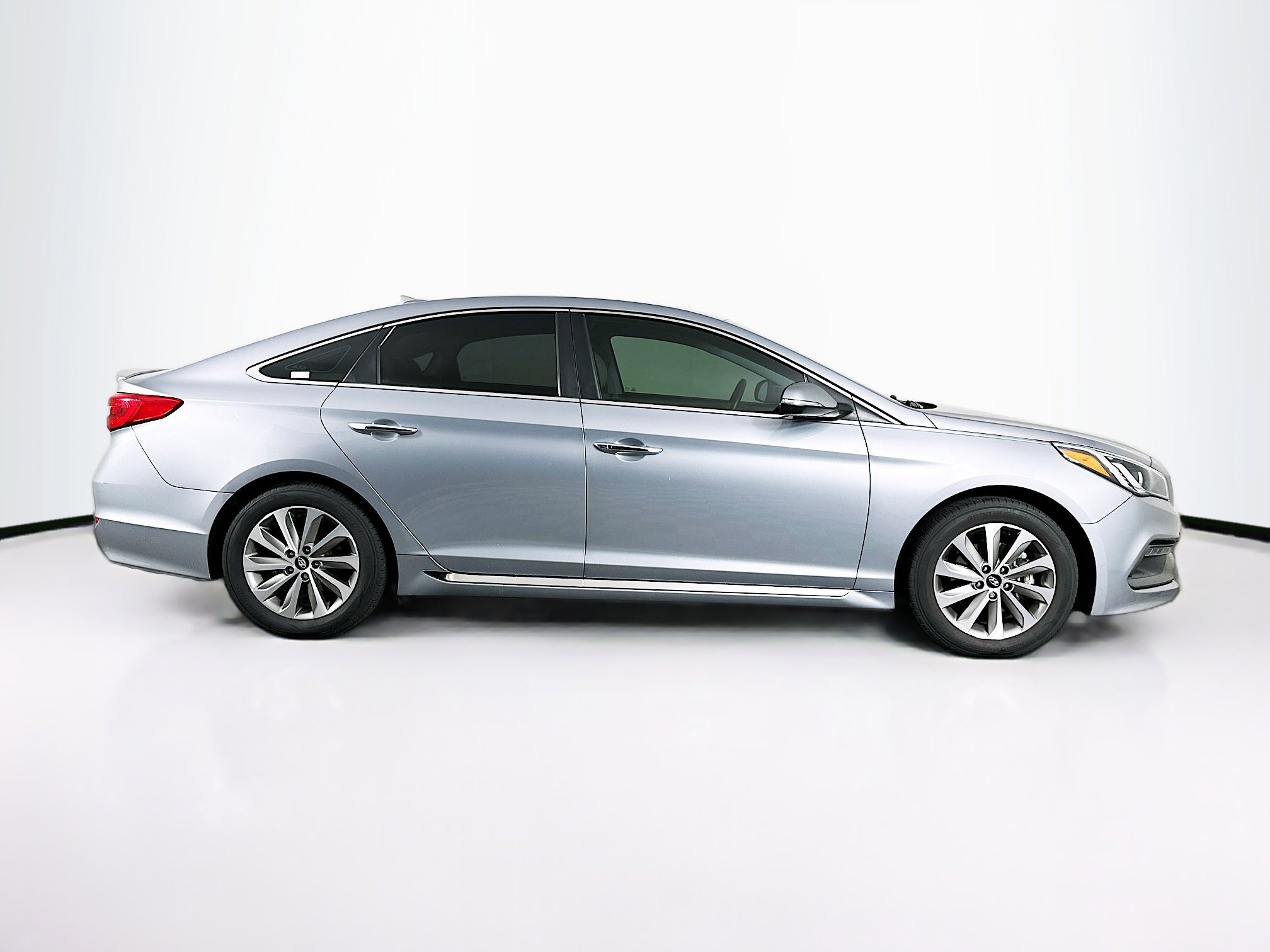 Used 2015 Hyundai Sonata Sport w/ Option Group 03 FWD image 10