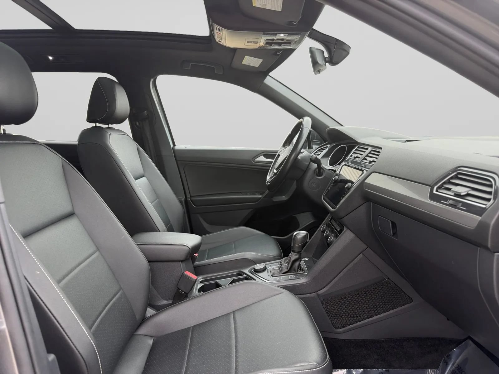 Used 2021 Volkswagen Tiguan SE R-Line AWD/4WD image 33