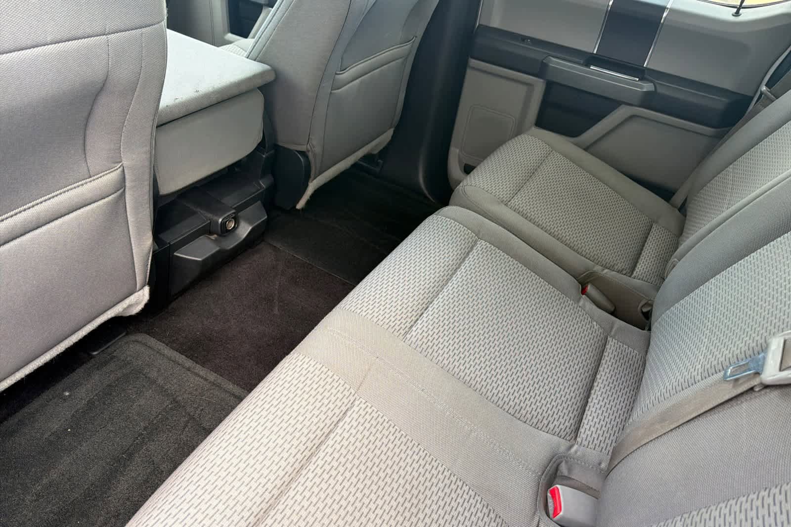 Used 2016 Ford F150 XLT image 4