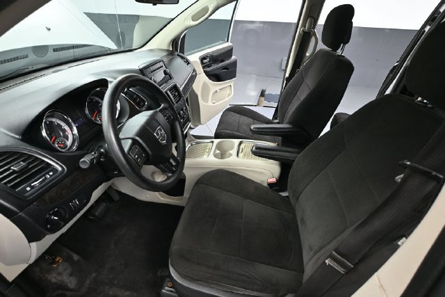 Used 2012 Dodge Grand Caravan SXT FWD image 16
