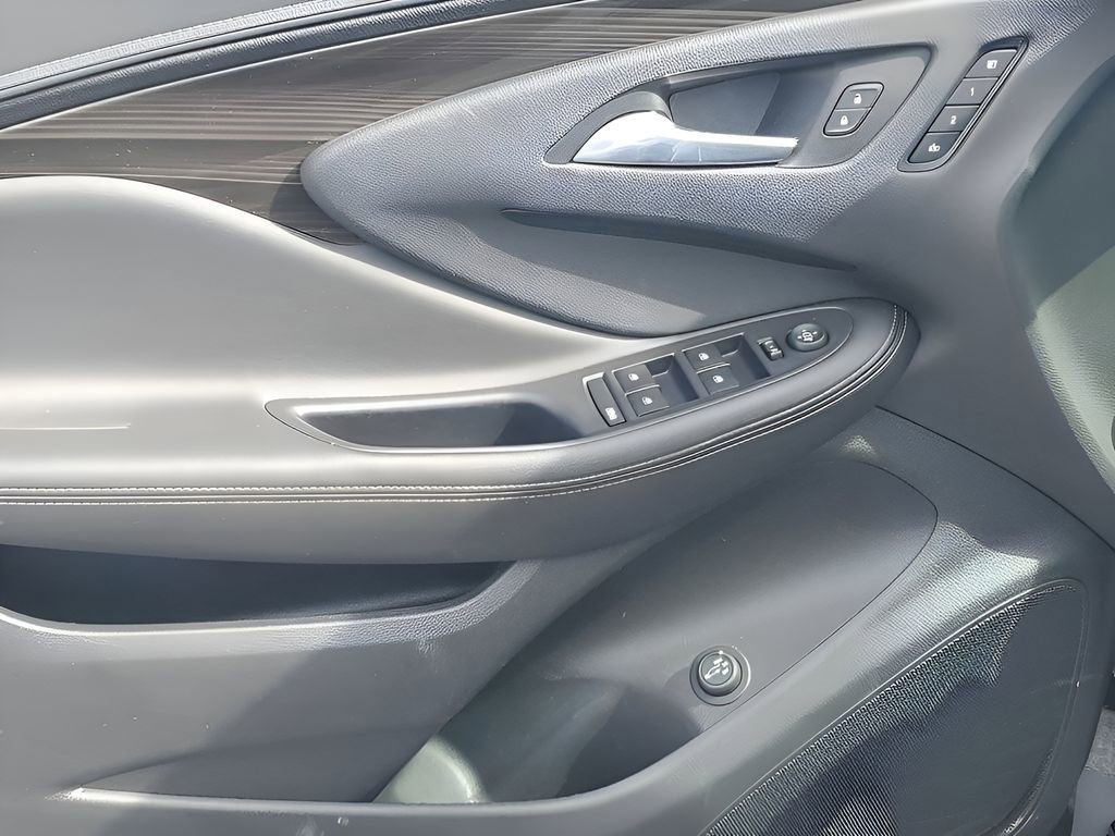 Used 2020 Buick Envision Essence image 42