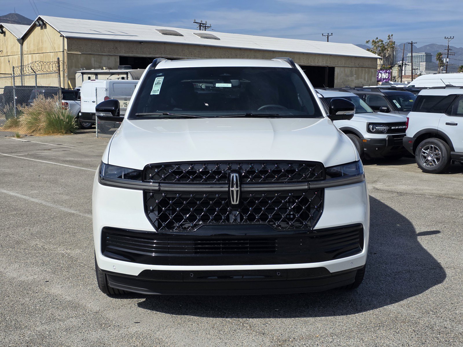 New 2027 Lincoln Navigator Reserve w/ Jet Appearance Package AWD/4WD image 2