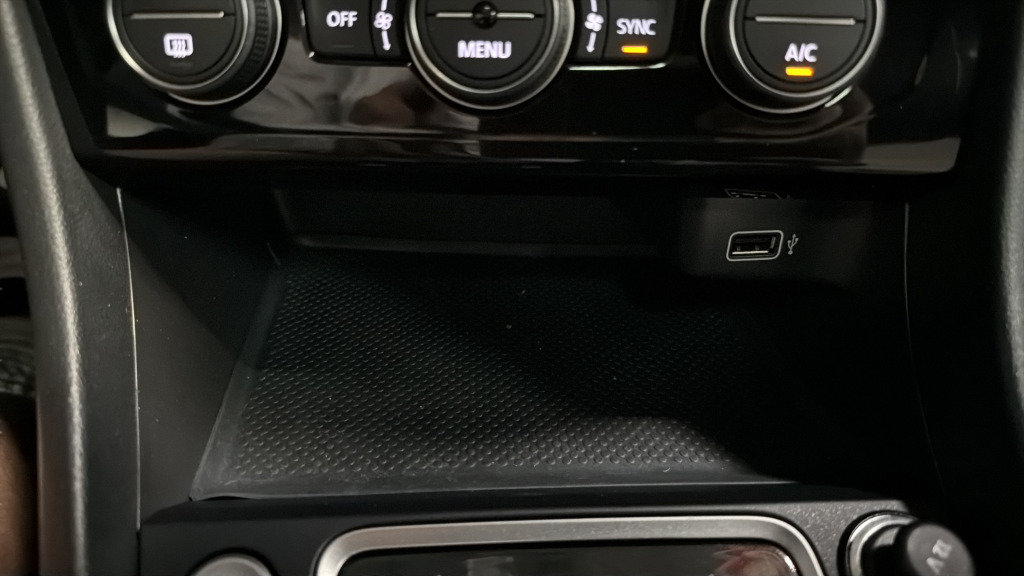 Used 2019 Volkswagen Jetta R-Line FWD image 28