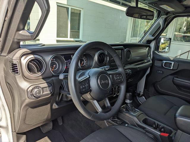 Used 2023 Jeep Gladiator Sport image 9