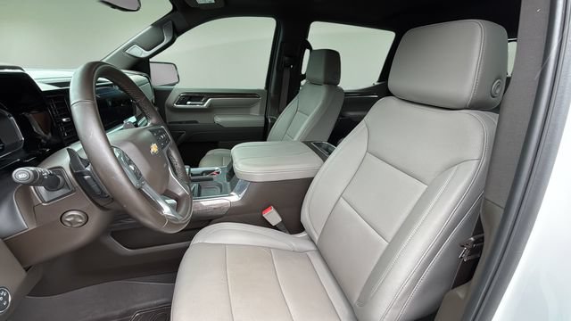 Used 2025 Chevrolet Silverado 1500 LTZ w/ LTZ Premium Package AWD/4WD image 18