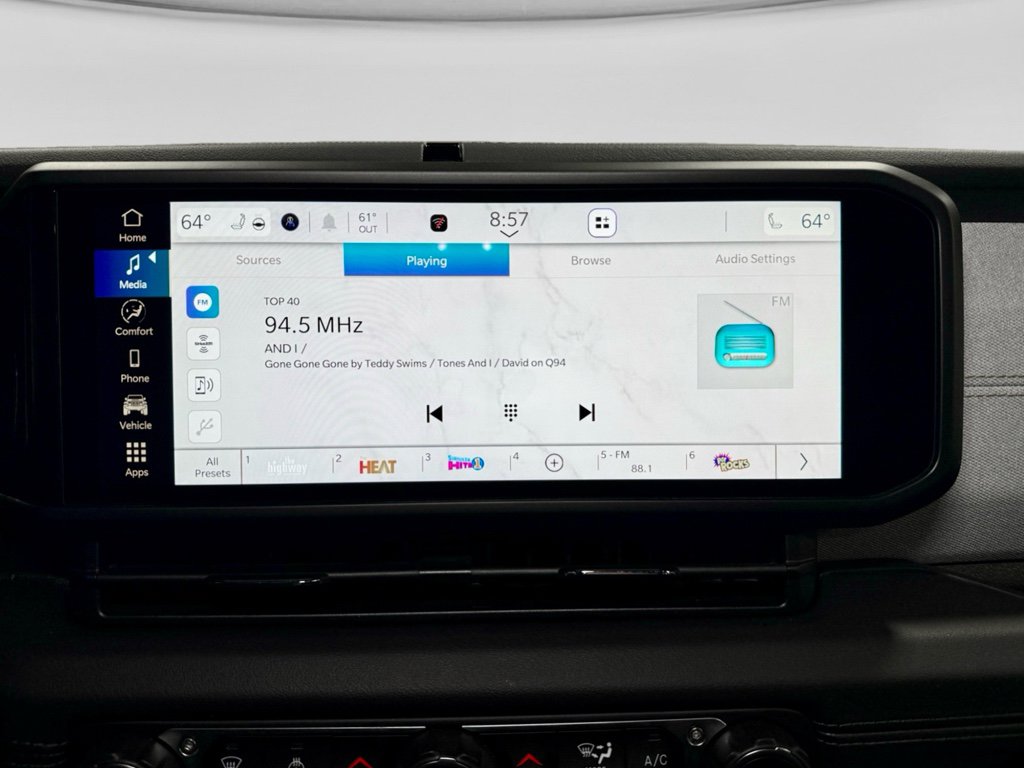 Used 2024 Jeep Wrangler Sahara image 12