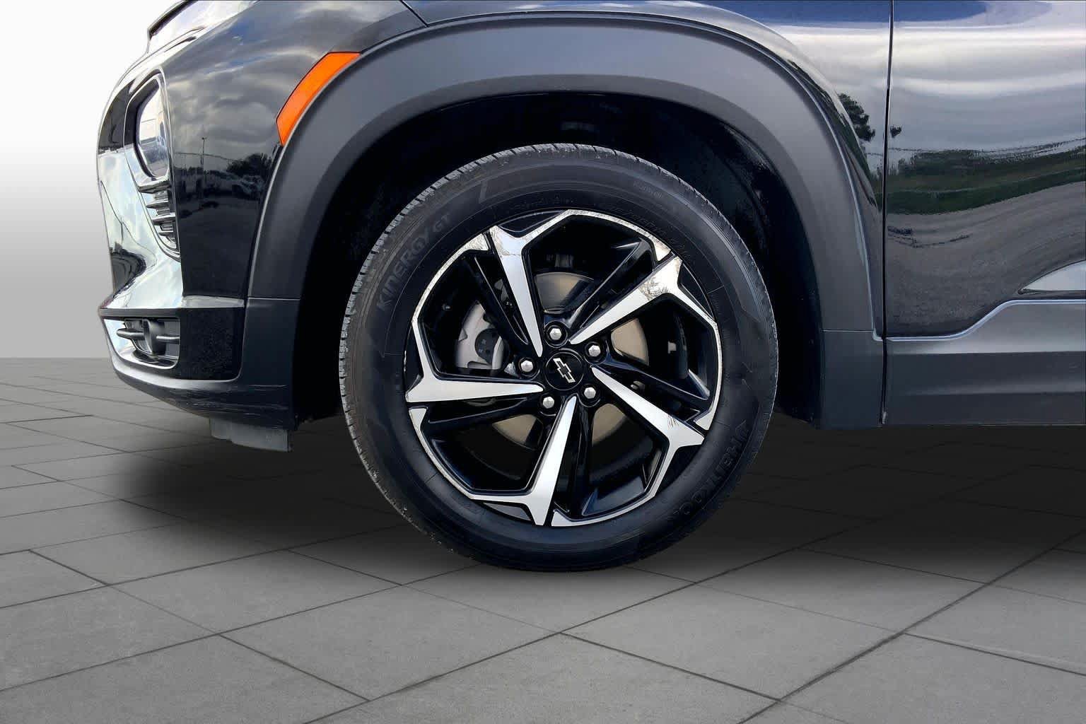 Used 2022 Chevrolet TrailBlazer RS w/ Sun and Liftgate Package FWD image 11