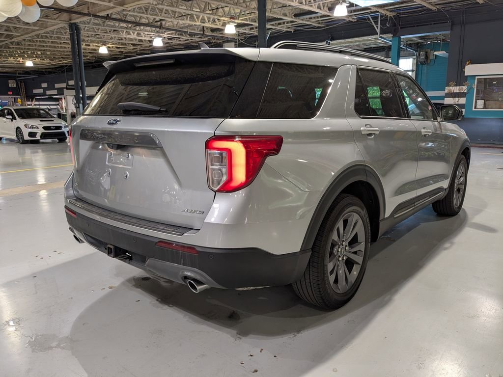 Used 2023 Ford Explorer XLT w/ Equipment Group 202A AWD/4WD image 7