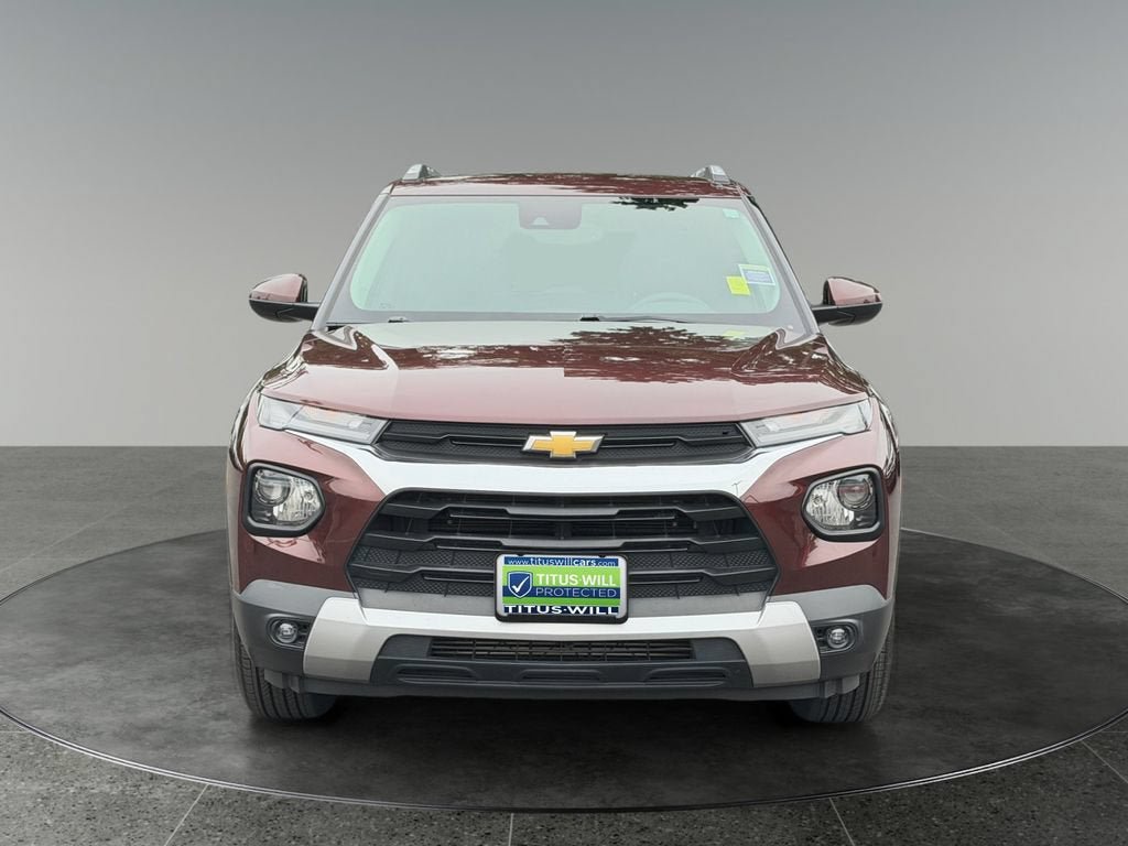 Used 2022 Chevrolet TrailBlazer LT w/ Convenience Package FWD image 2