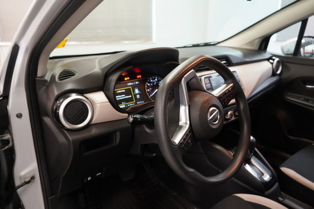 Used 2021 Nissan Versa SV image 6