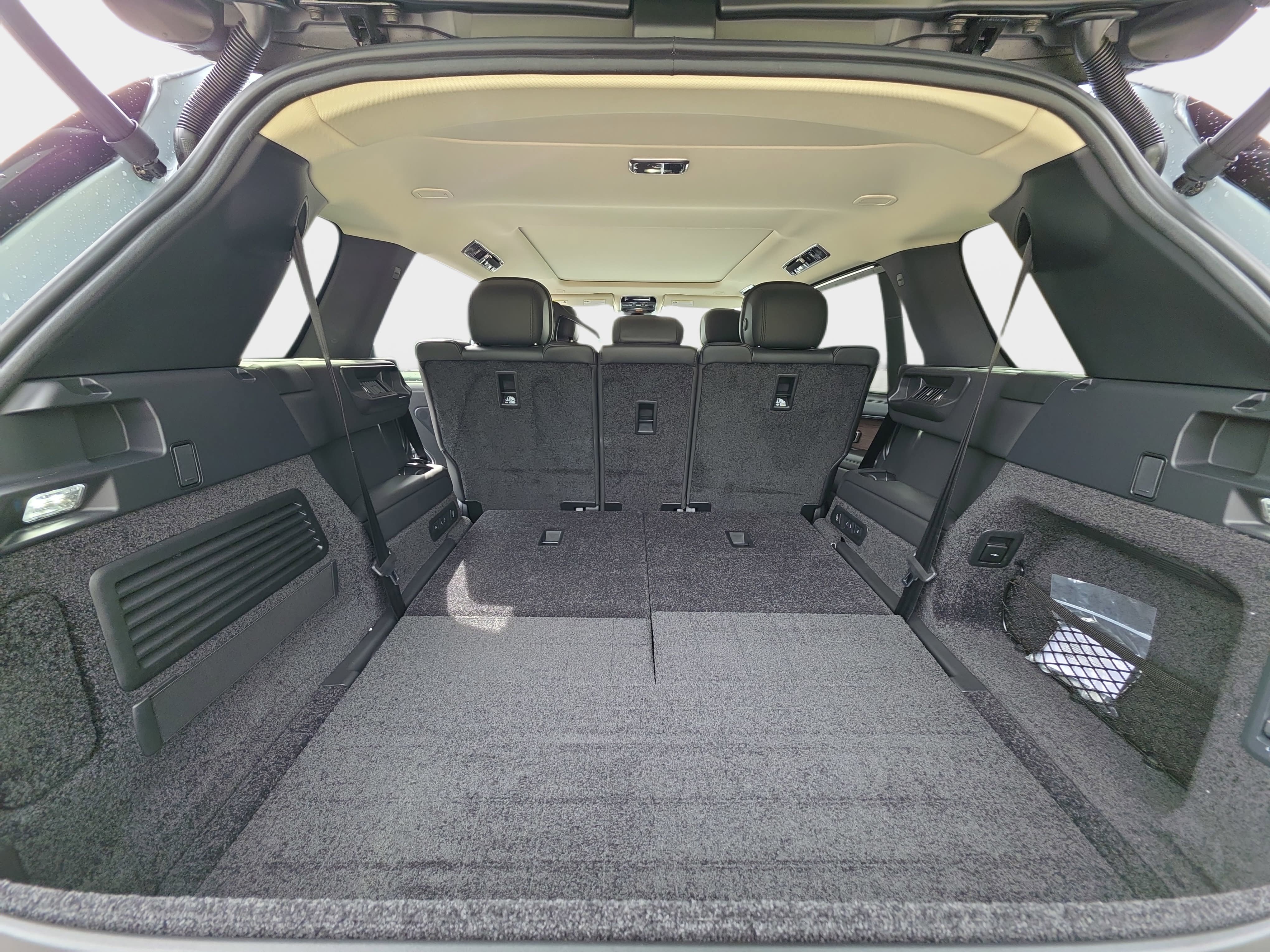 New 2026 Land Rover Range Rover Long Wheelbase SE AWD/4WD image 14