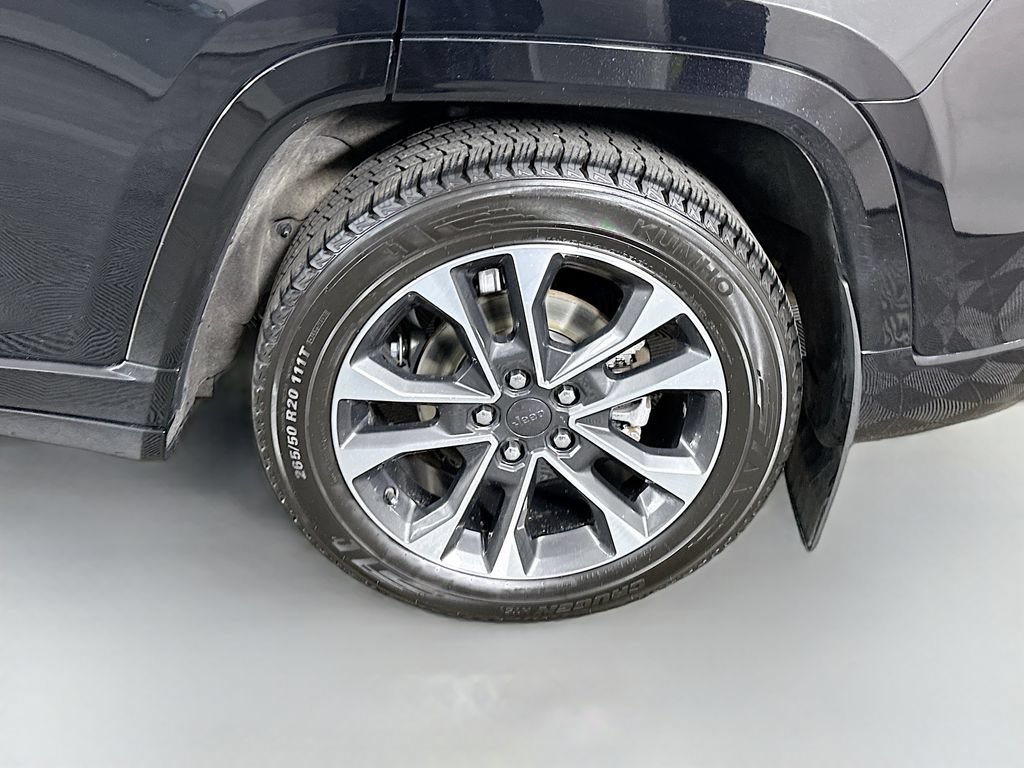 Used 2023 Jeep Grand Cherokee Overland w/ Luxury Tech Group IV AWD/4WD image 39