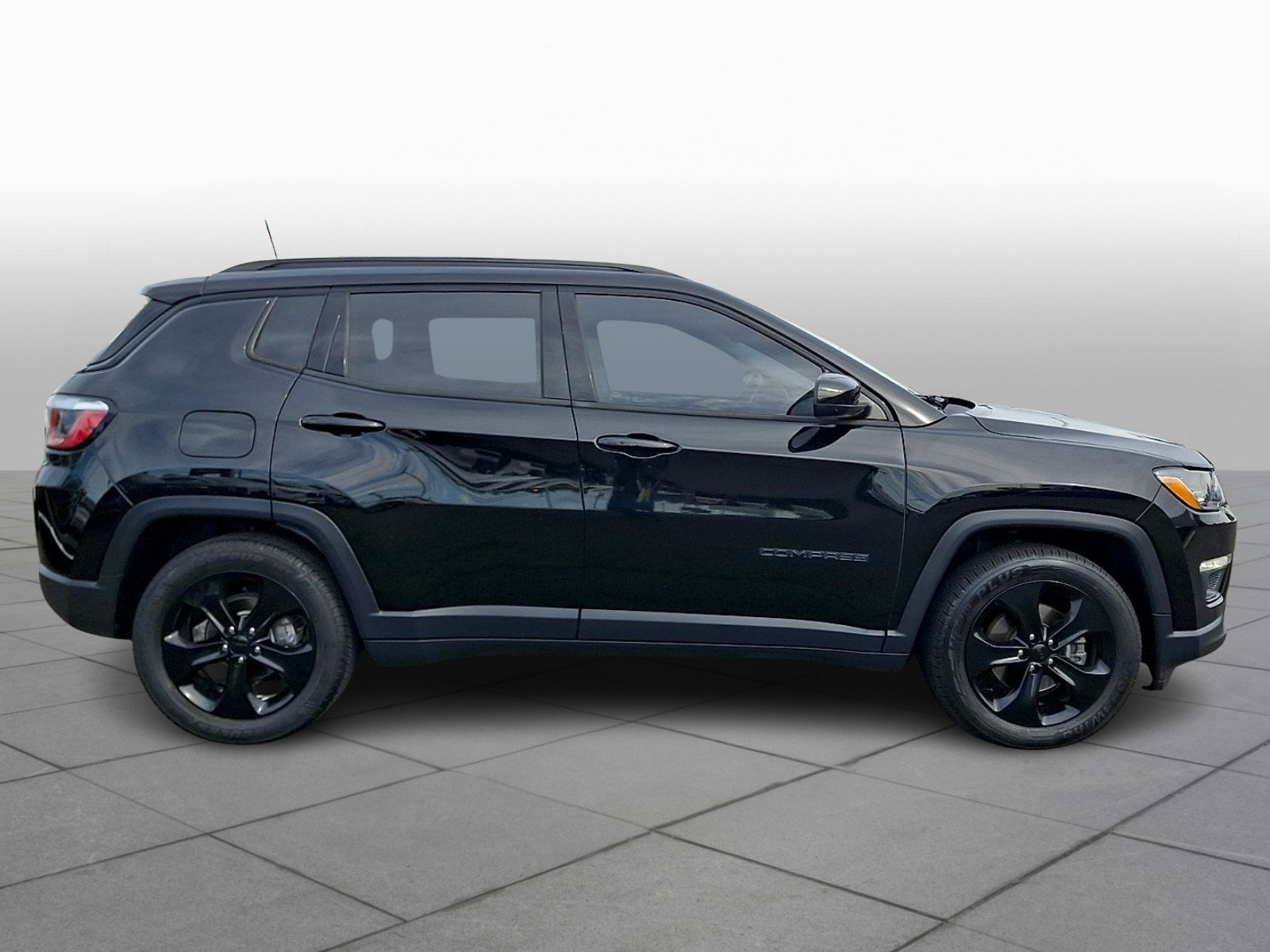 Used 2019 Jeep Compass Latitude FWD image 8