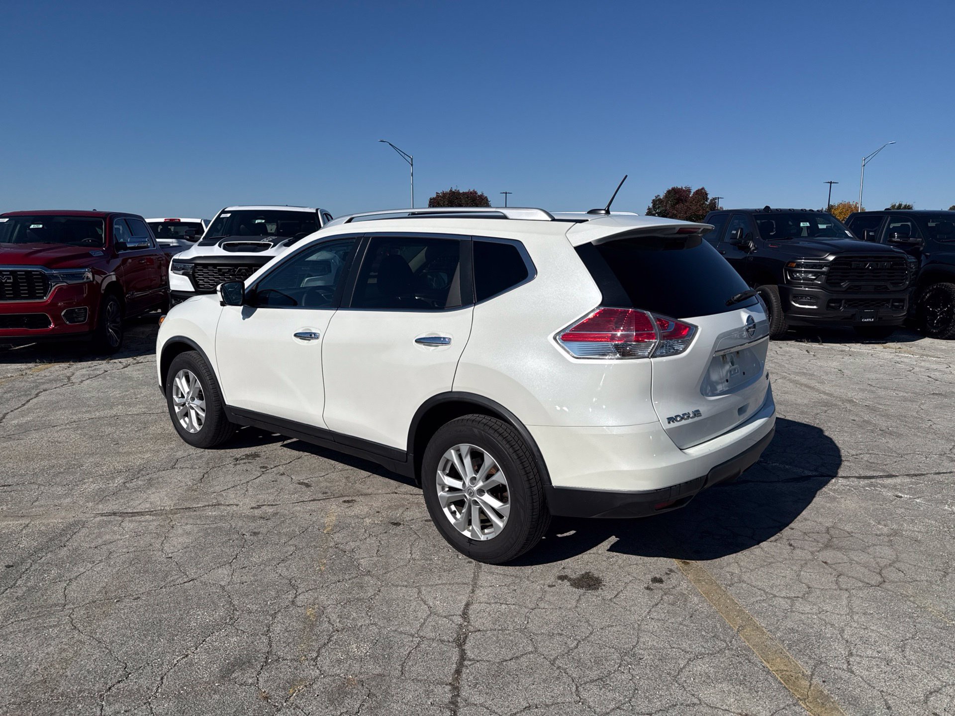 Used 2016 Nissan Rogue SV w/ SV Premium Package AWD/4WD image 8