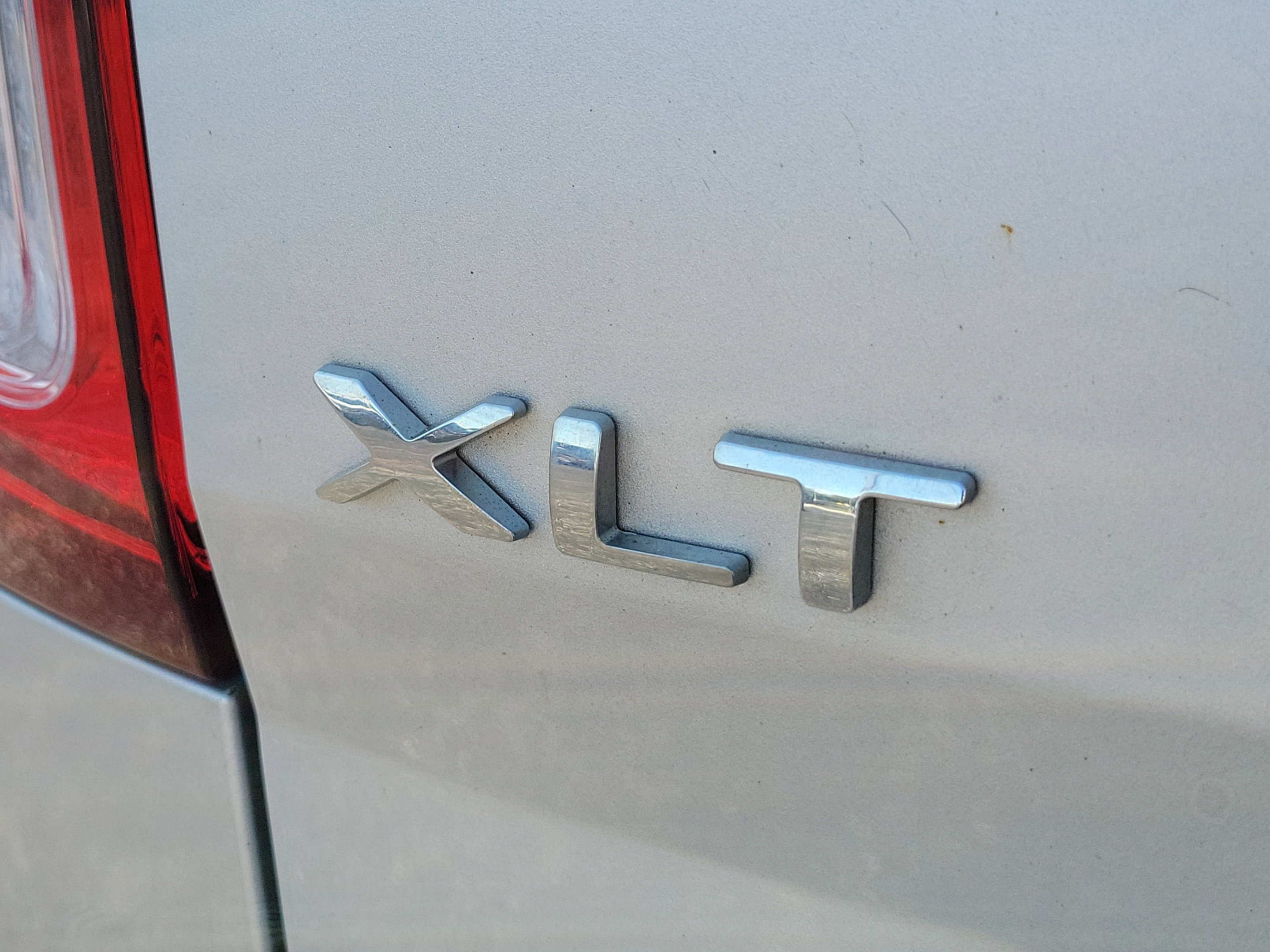 Used 2014 Ford Explorer XLT w/ Equipment Group 201A FWD image 31