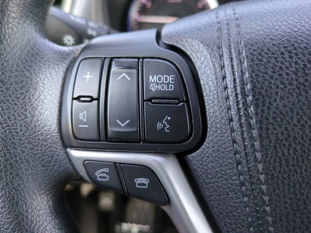 Used 2016 Toyota Highlander LE FWD image 25
